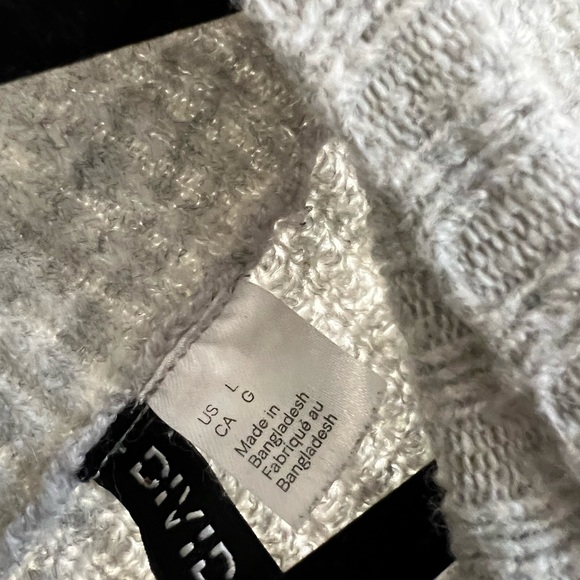 H&M Knit turtle neck sweater - Picture 2 of 3